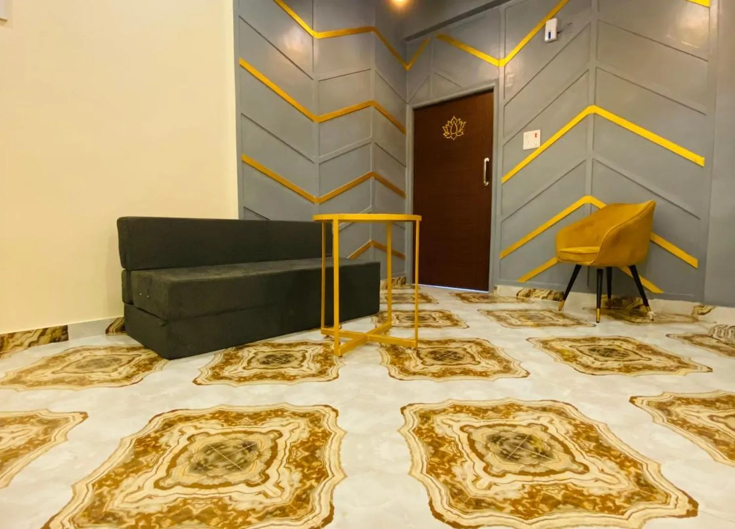 Golden Lotus Varanasi Hotel 4*,